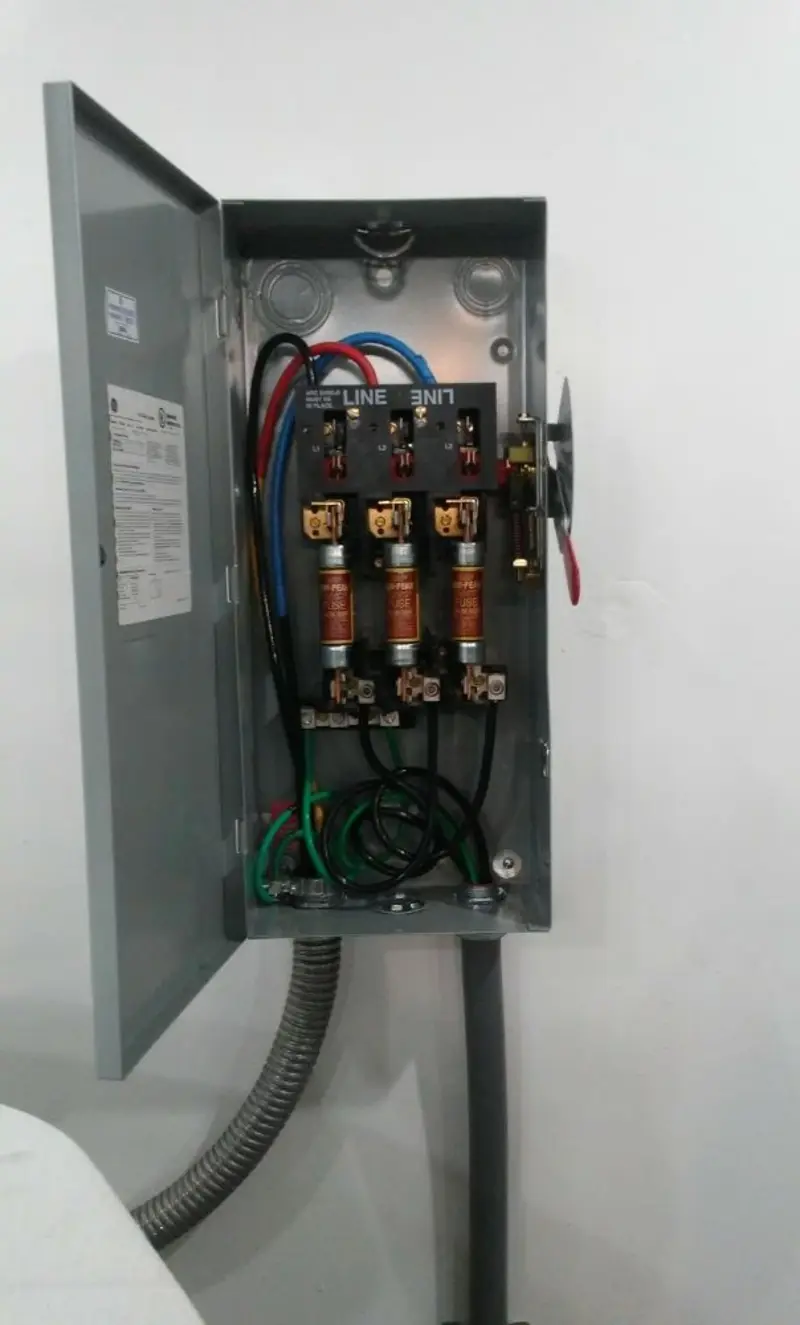 Three-phase disconnect switch installed for Smoke Detector Installation in Florida City